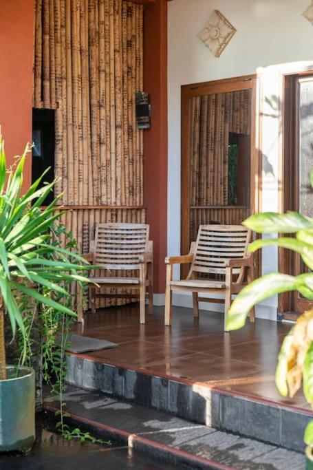 Villa Kenanga in Meninting Mataram Exteriör bild