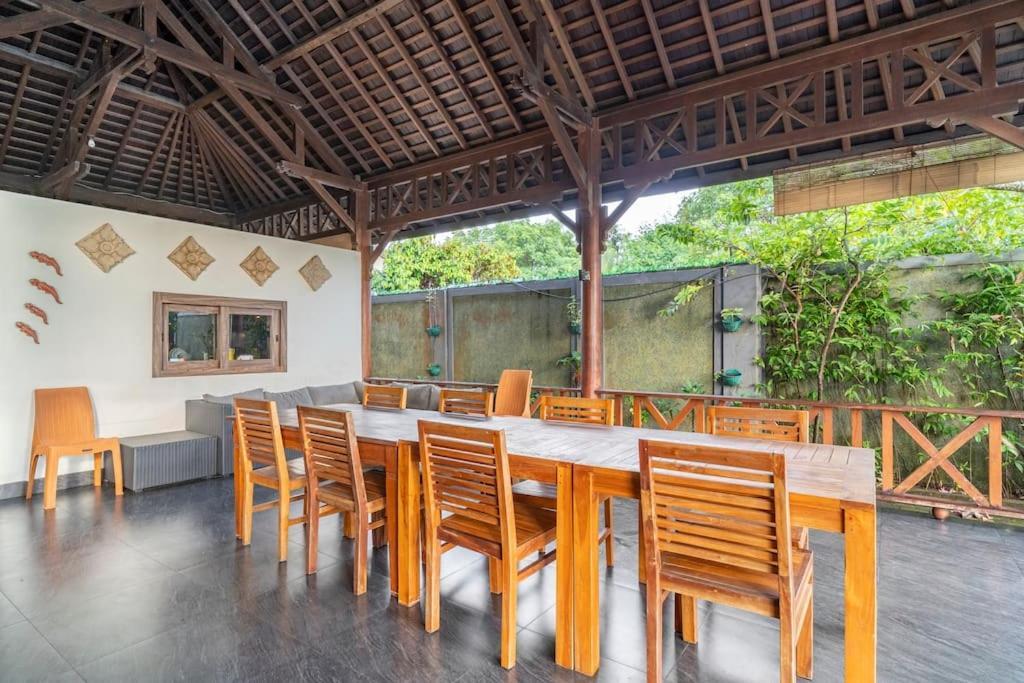 Villa Kenanga in Meninting Mataram Exteriör bild