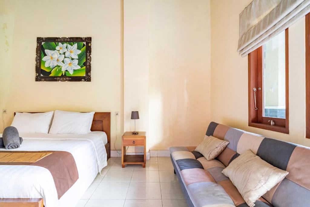 Villa Kenanga in Meninting Mataram Exteriör bild