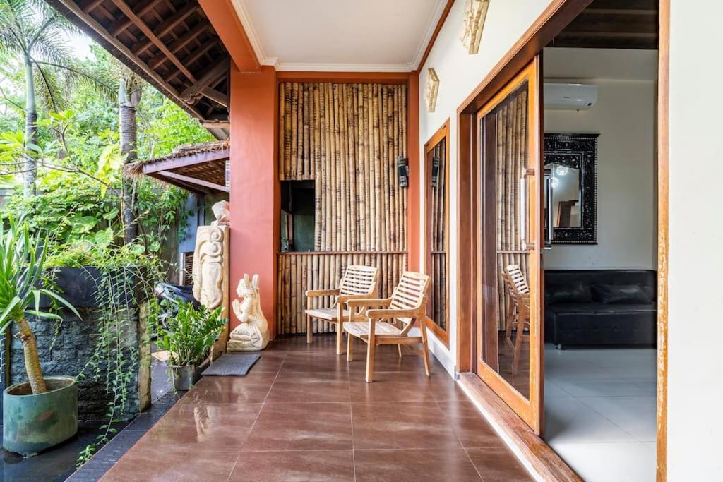 Villa Kenanga in Meninting Mataram Exteriör bild