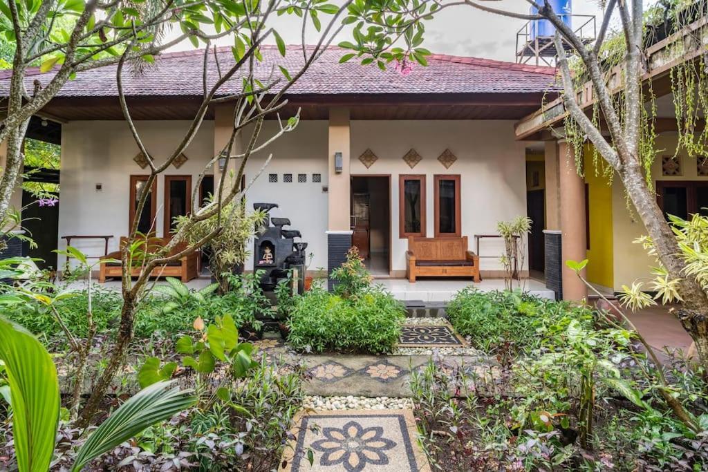 Villa Kenanga in Meninting Mataram Exteriör bild